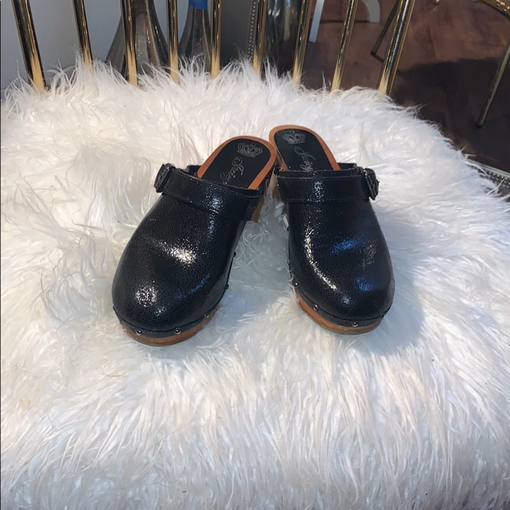 Juicy Couture Black Leather Metallic Clogs